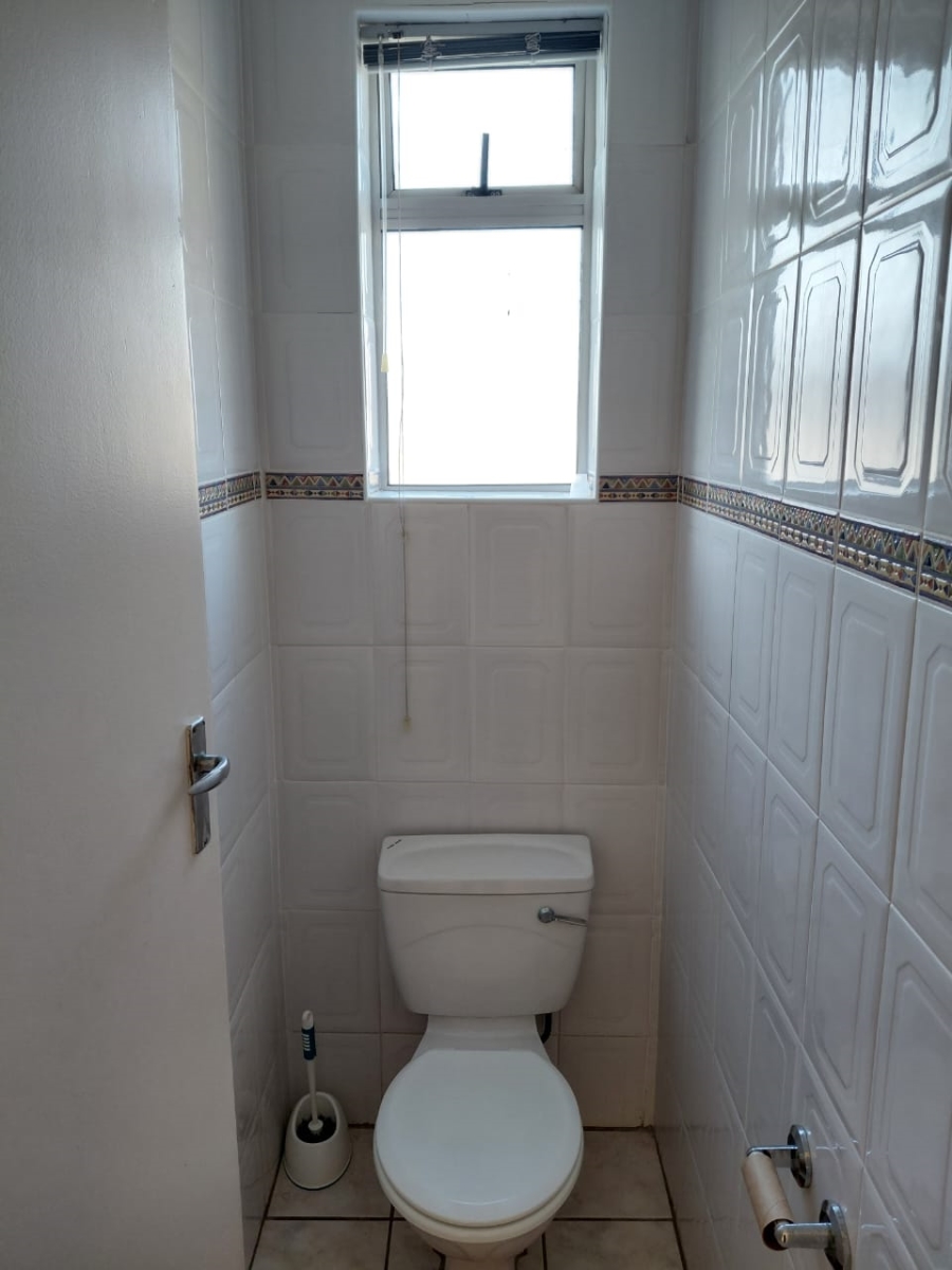 To Let 2 Bedroom Property for Rent in Summerstrand Eastern Cape